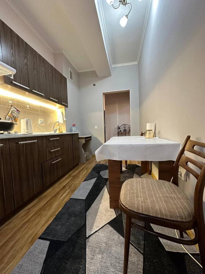 1-Room Apart. 21 On Usenbaeva 52 Near Eurasia Shopping Center بيشكيك المظهر الخارجي الصورة