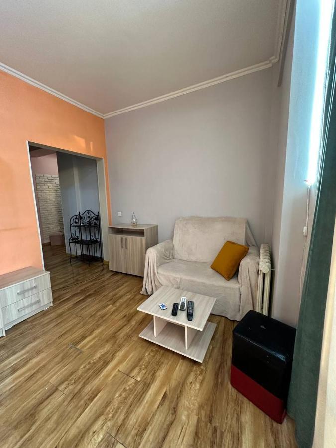 1-Room Apart. 21 On Usenbaeva 52 Near Eurasia Shopping Center بيشكيك المظهر الخارجي الصورة