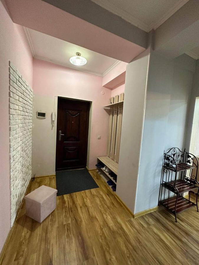 1-Room Apart. 21 On Usenbaeva 52 Near Eurasia Shopping Center بيشكيك المظهر الخارجي الصورة