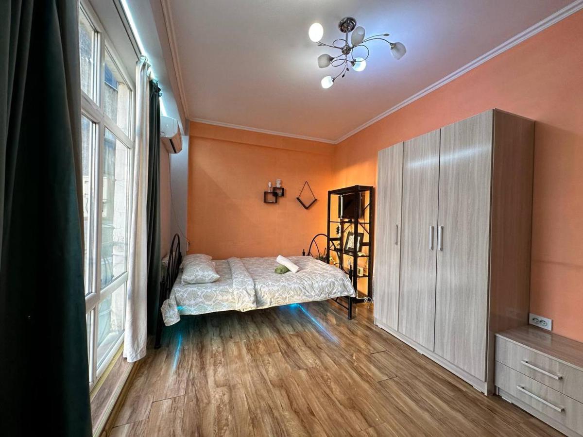 1-Room Apart. 21 On Usenbaeva 52 Near Eurasia Shopping Center بيشكيك المظهر الخارجي الصورة